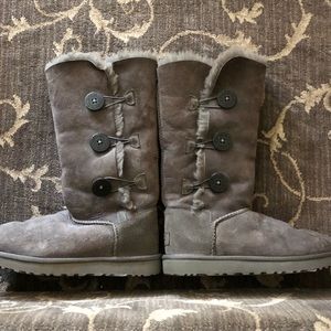 UGG Bailey Button Triplet Boots Chestnut Size 6